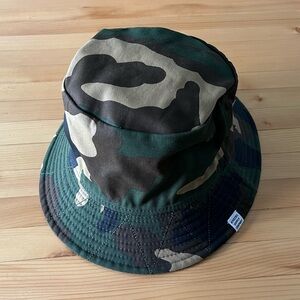 Herschel Lake Bucket Hat in Camo Reversible to Navy Blue New with Tags S/M